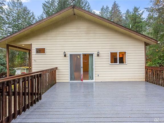 Large deck perfect for entertaining adjacent to the Great Room!