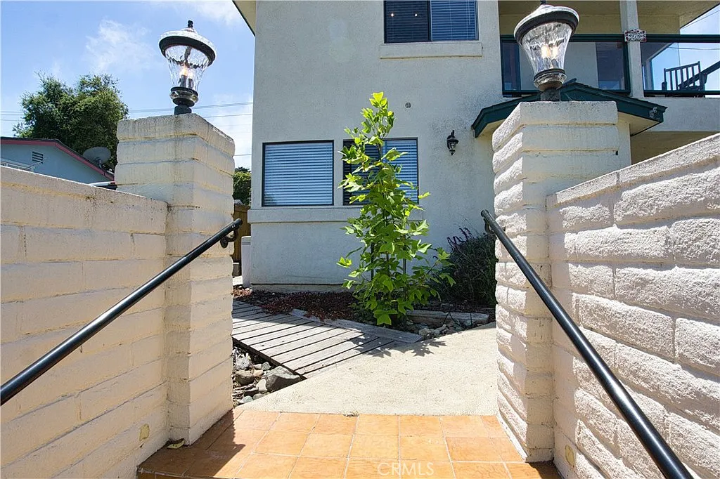 3 bed, 1775 sqft, $3,800 — Photo 2