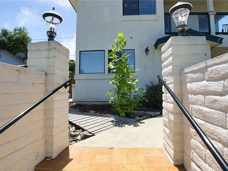 978 Balboa St — Photo 2
