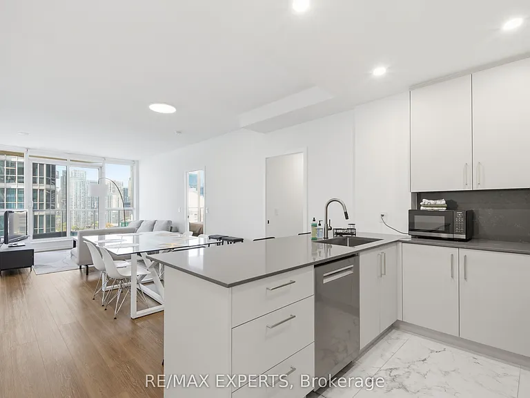 208 Queens Quay W #2211 — Photo 8