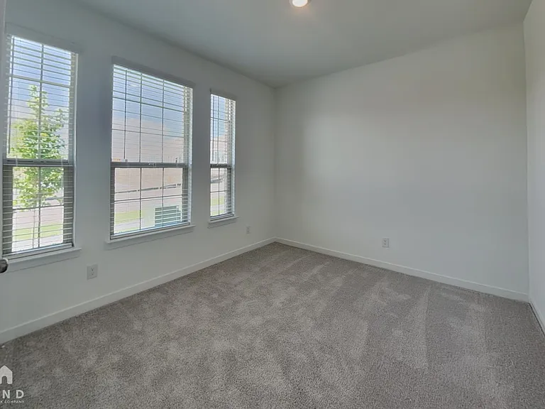 804 Demelza Dr — Photo 17