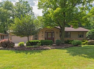 8040 Oxford Dr, Strongsville, OH 44149