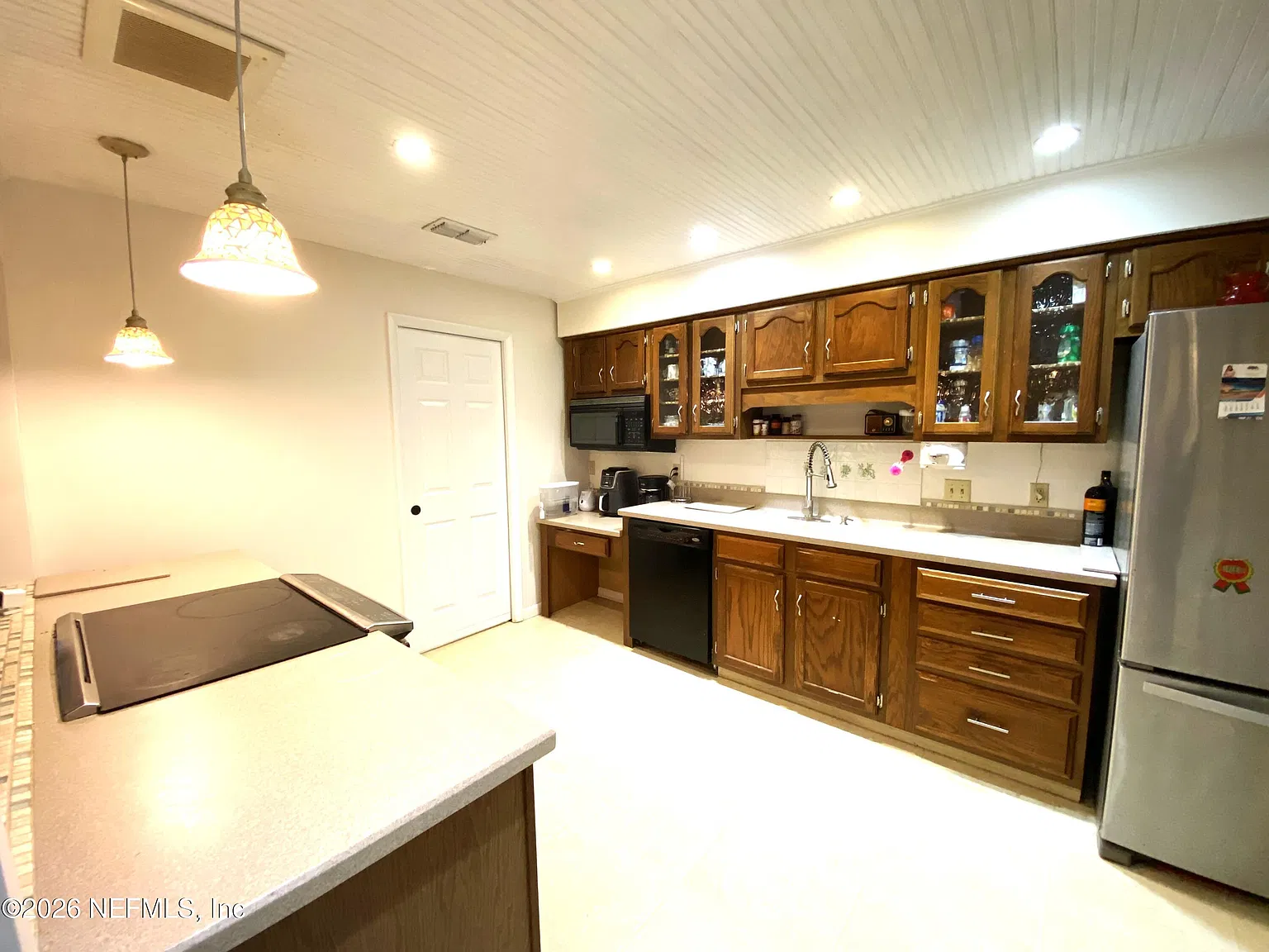 3 bed, 5.0 bath, 1498 sqft, $2,200 — Photo 4