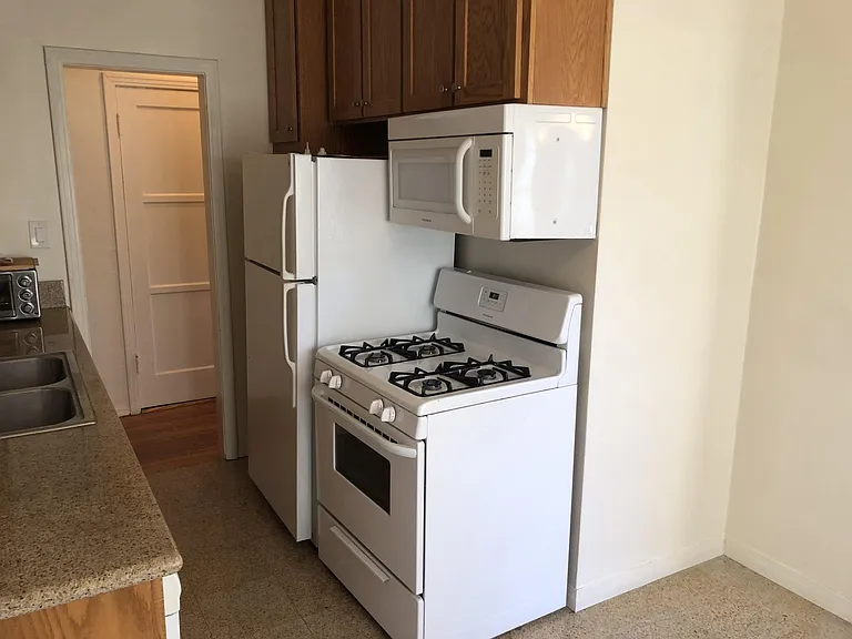 264 S Reeves Dr — Photo 8