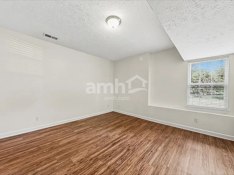 1413 Napa Point W — Photo 17