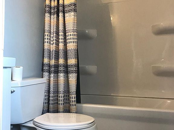 5th image of 631 E 5th St APT C