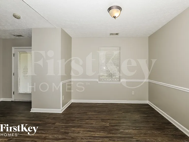 128 Greenleaf Dr — Photo 5