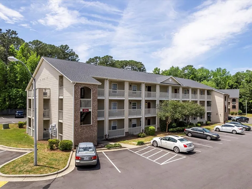 Meadowbrook Luxury Apartments