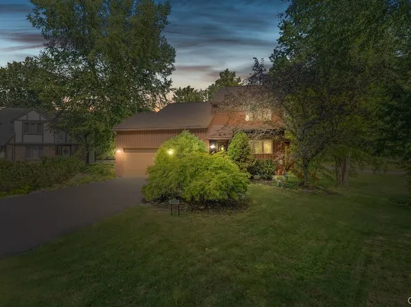 3239 Far Reach Dr, Baldwinsville, NY 13027