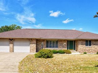 517 Tanglewood Dr, Manchester, IA 52057
