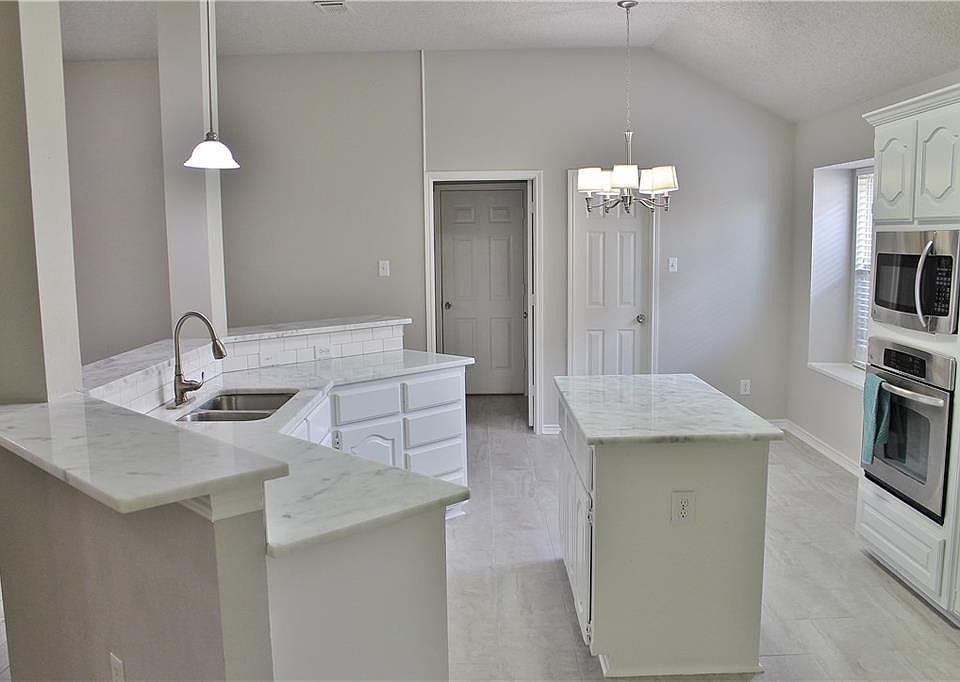 1st image of 1108 Hall Dr
