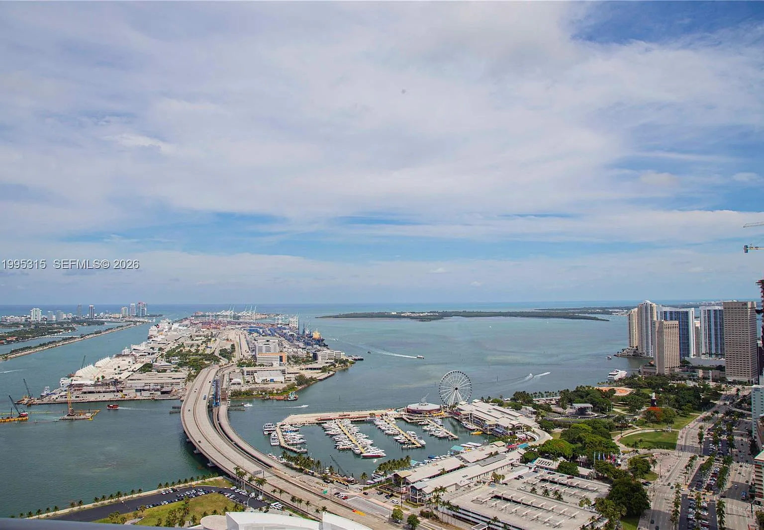Marinablue Condo — Photo 1
