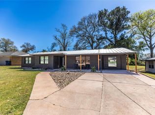 505 E Strauss St, Bellville, TX 77418