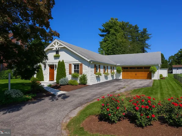 137 Maple Ln, Lancaster, PA 17601