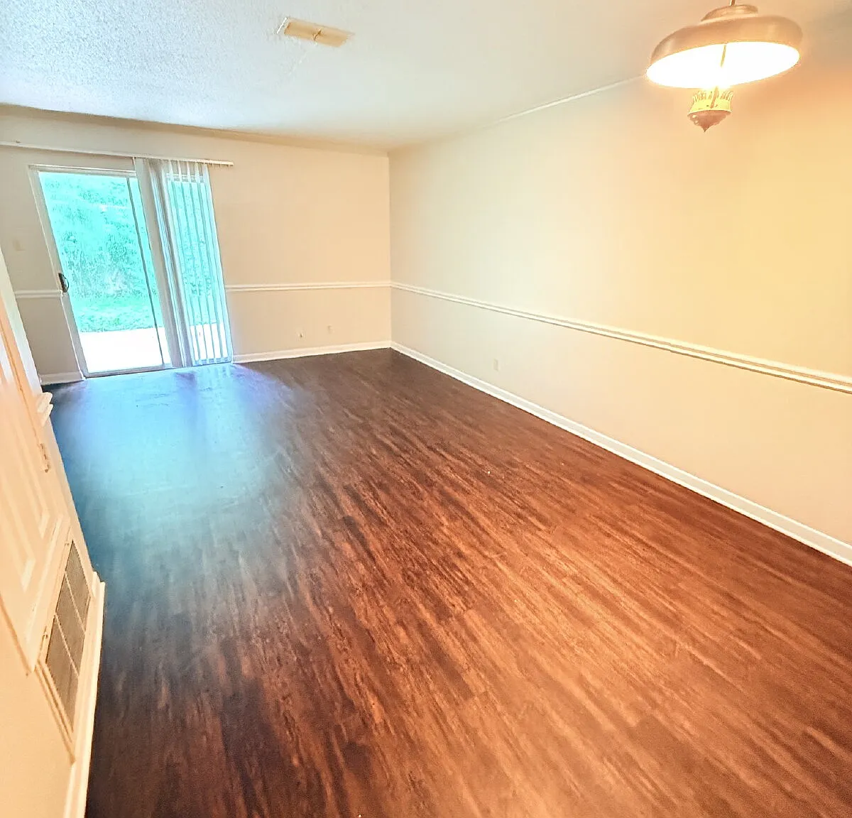 2 bed, 1.0 bath, $850 — Photo 2
