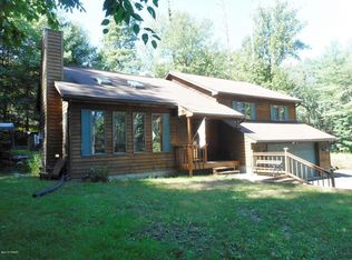 101 Pine Terrace Rd, Matamoras, PA 18336