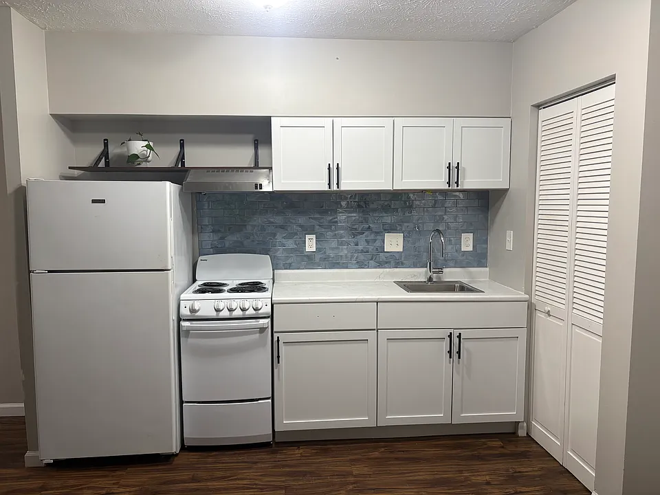 2244 Salvador St #3