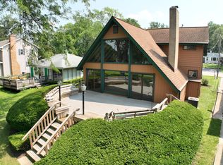 9128 Lake Park Dr, Genoa City, WI