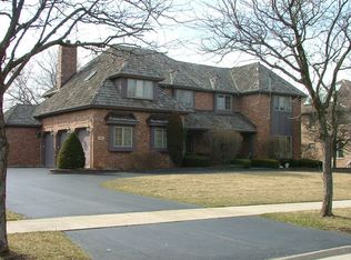 112 Circle Ridge Dr, Burr Ridge, IL 60527