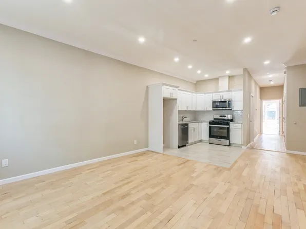 1570 West Tenth Street image 7 of 15