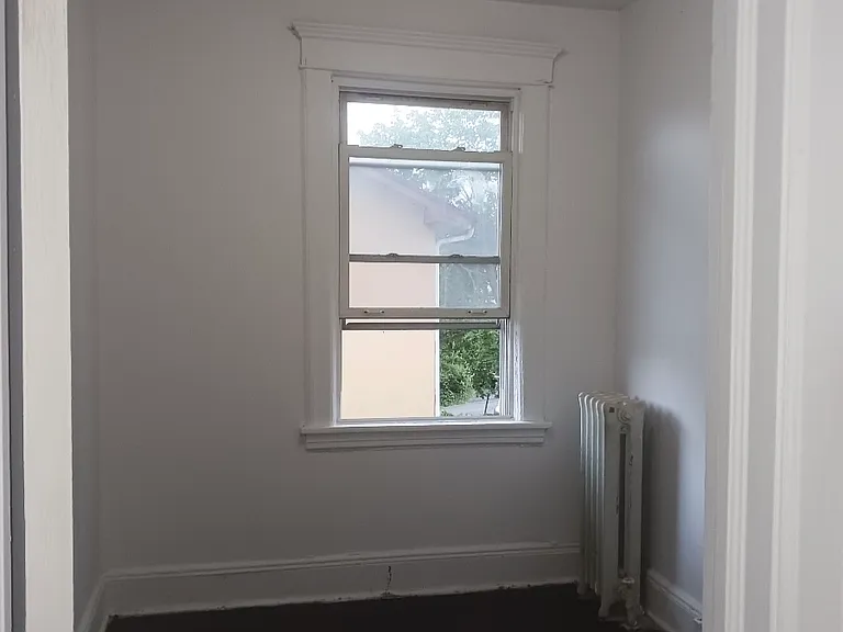 640 S 6th Ave — Photo 4
