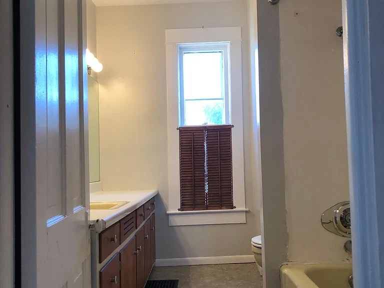 910 E Fort Wayne St — Photo 20