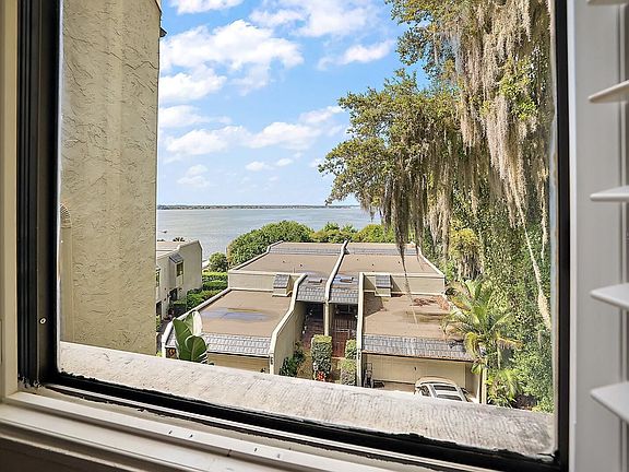 5th image of 707 Helen St #707
