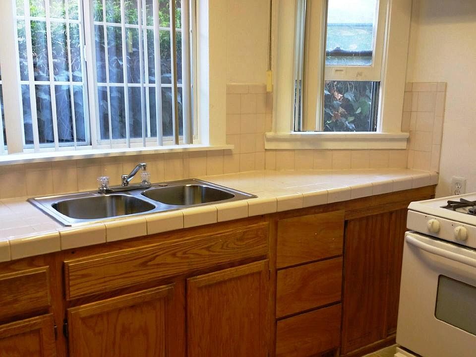 2nd image of 978 1/2 Fedora St