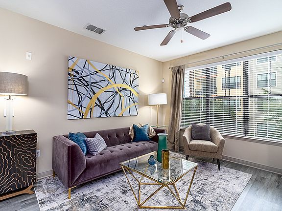 Roomy Living Room - Millenia 700