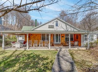 38 Poplar St, Saluda, NC 28773