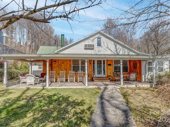 38 Poplar St, Saluda, NC 28773