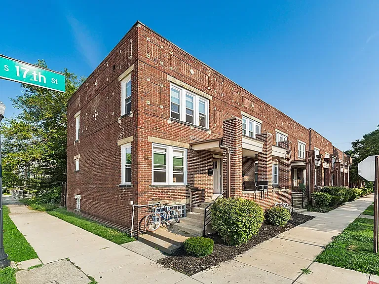 2 bed, 1000 sqft, $1,450 — Photo 1