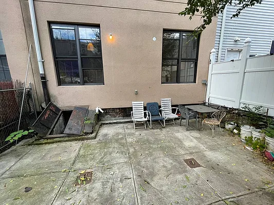 Rented by Greenrock Management | media 46