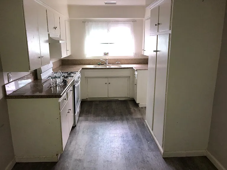 210 W Lemon Ave — Photo 11