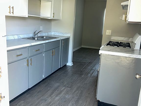 4th image of 748 Elaine St