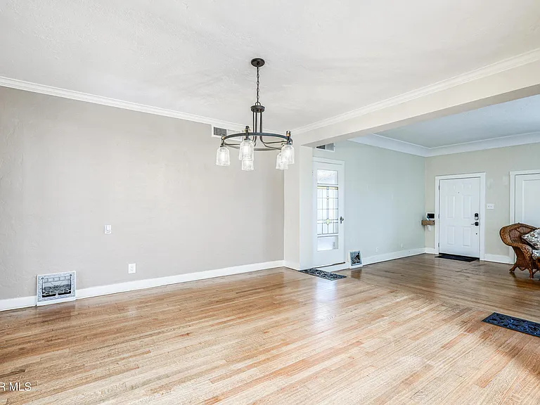 715 E Robinson Ave — Photo 11