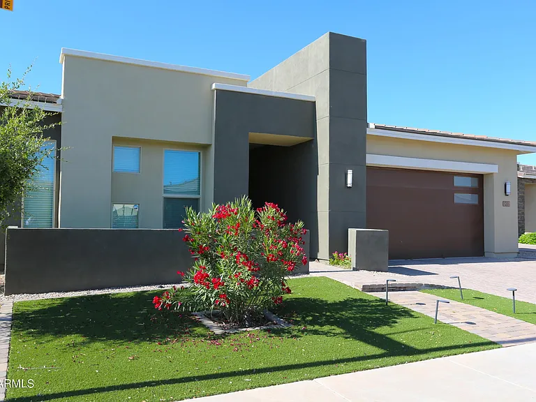 1201 E Cherrywood Pl — Photo 3