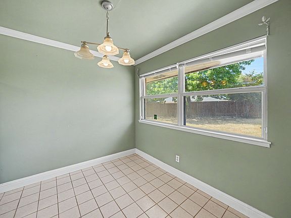 4th image of 3917 High Summit Dr