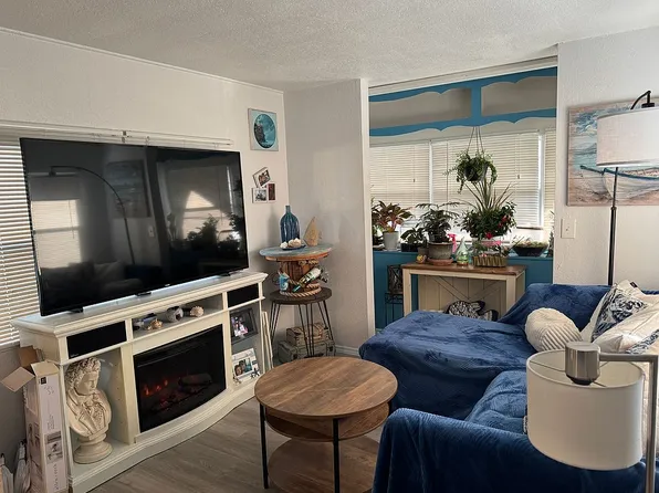 28 Forest Ln, Largo, FL 33773