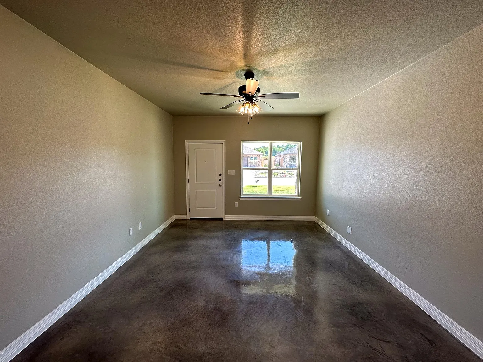 3 bed, 1332 sqft, $1,350 — Photo 4