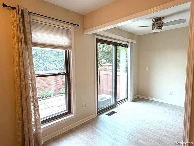 41090 Southwind Dr — Photo 4