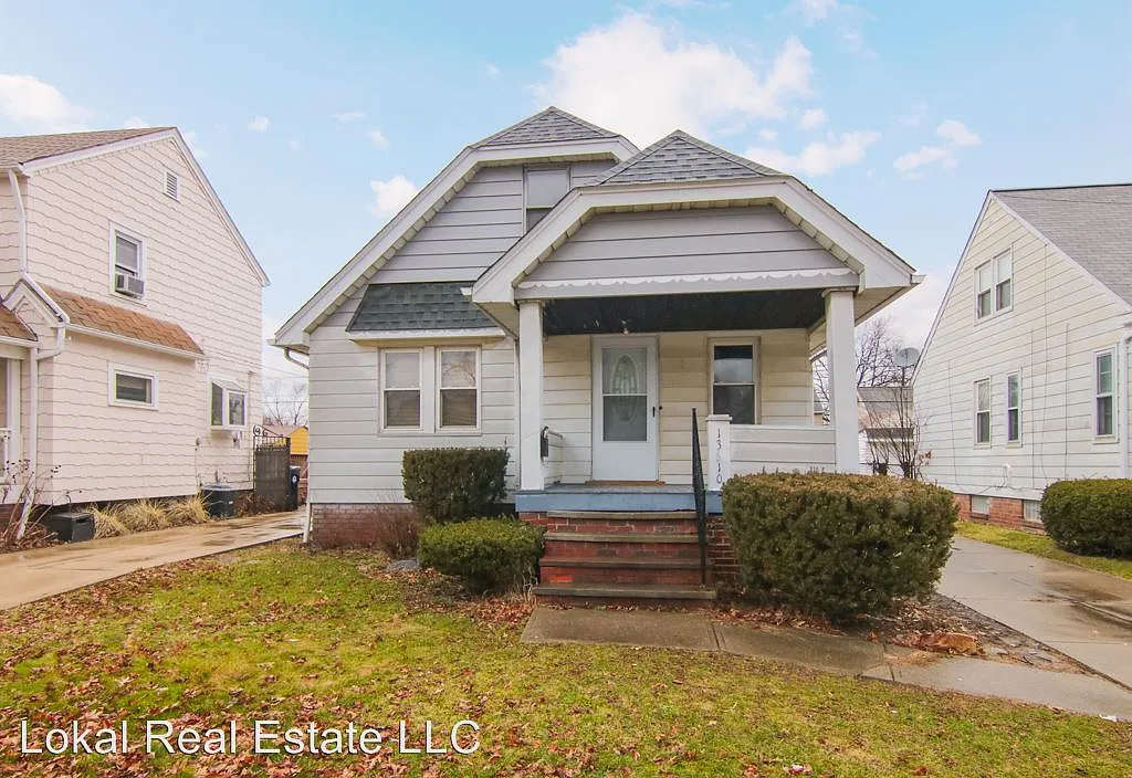 13610 Wainstead Ave photo 1