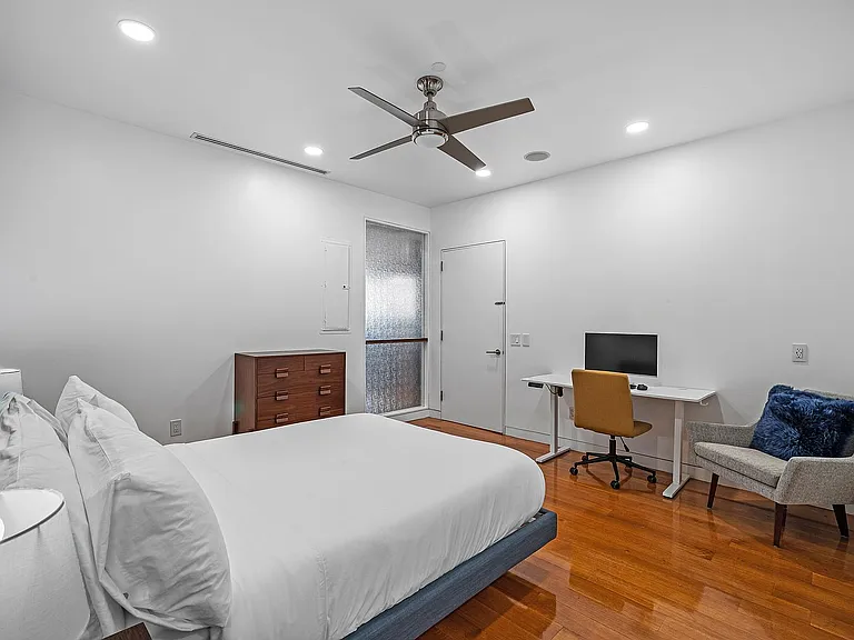 10 E 14th St #6 — Photo 24
