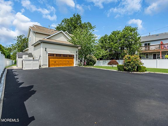 3rd image of 165 Kingsley Street