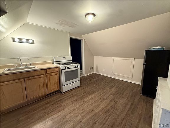 2nd image of 708 E Laurel St #2