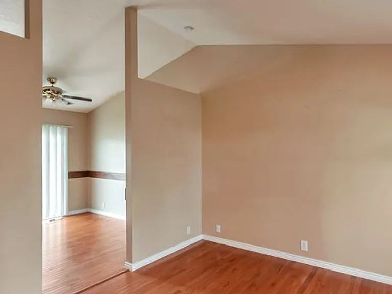 402 N 880 E — Photo 9