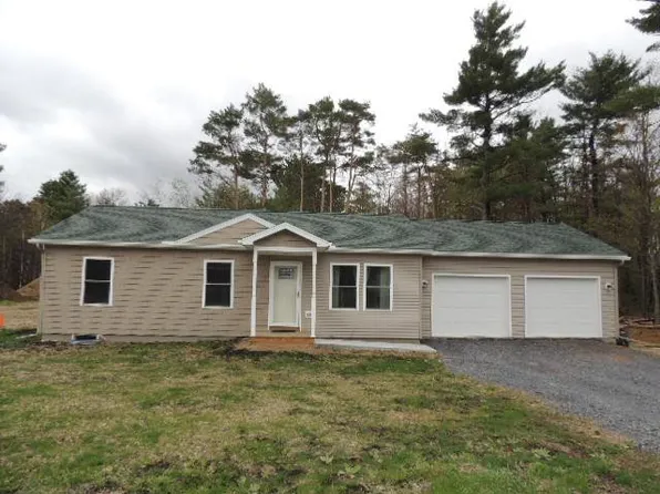 106 Hill St, Keeseville, NY 12944