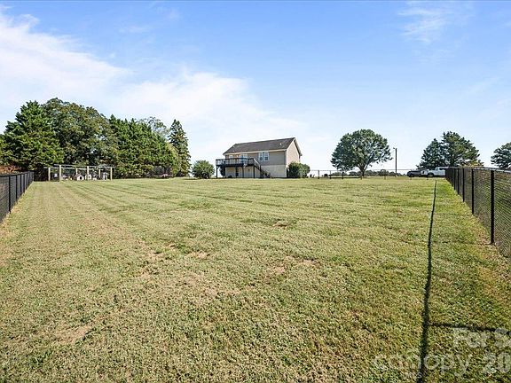 4th image of 2241 Killian Rd
