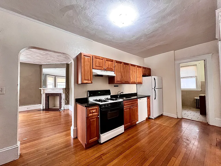 148 Strathmore Rd #1 — Photo 1