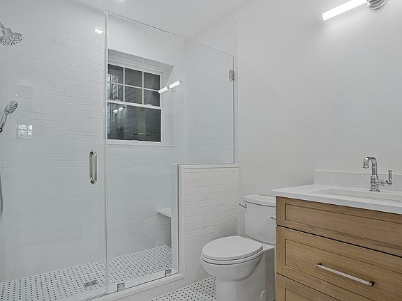 2nd image of 263 Hanover St #1